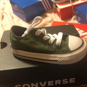 Infants size 4c converse